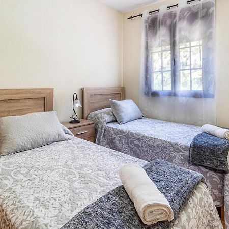 Amazing Home In Benaojan With Kitchenette Luaran gambar